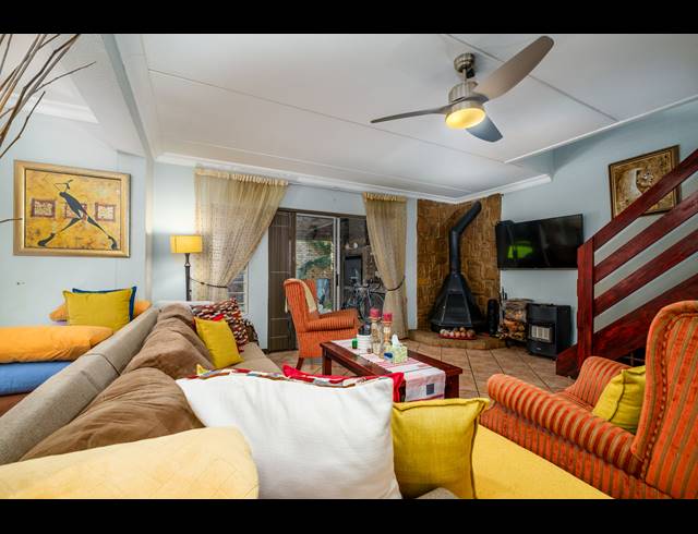 4 BEDROOM TOWNHOUSE TO LET IN SUNDOWNER
